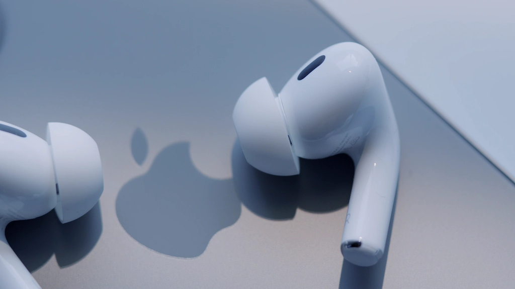 Recenzja Apple AirPods 4 warto dopłacić do ANC czy do Pro 2